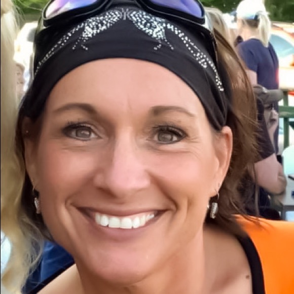 Meet your Posher, Stephanie - Picture 3 of 4